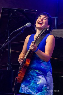 Camila Meza singing and playing the guitar